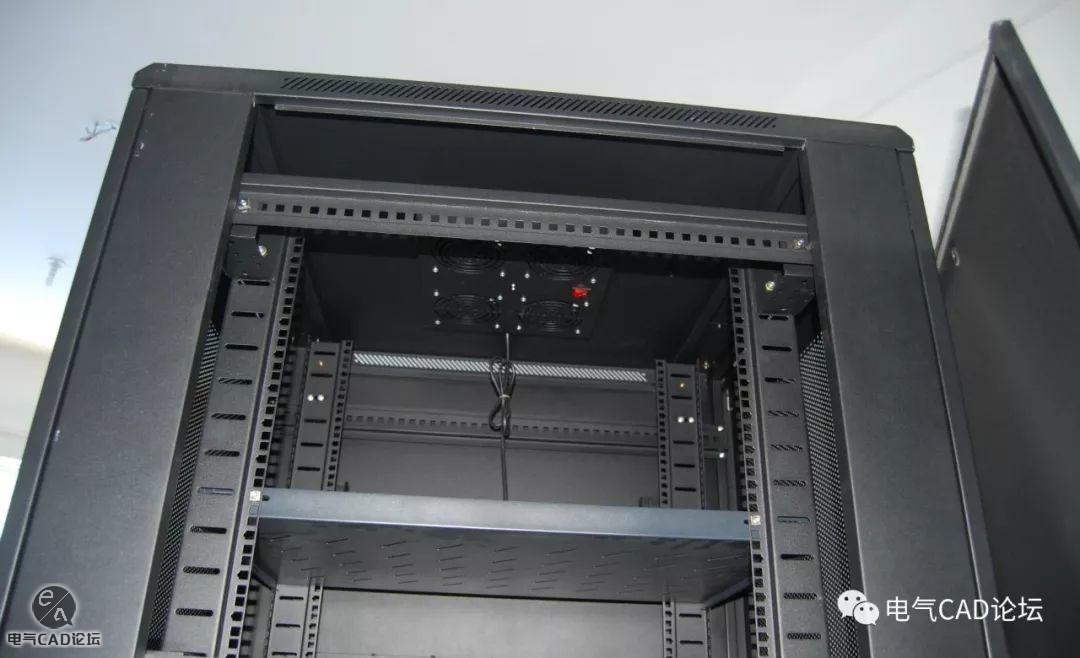 标准服务器机柜3D模型